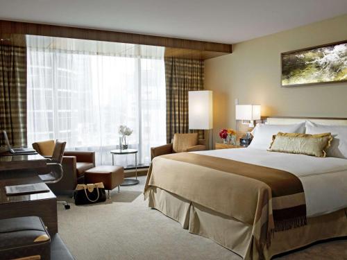 Junior King Suite with Spa Shower - Nonsmoking