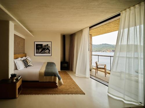 Sea View Cave Suite