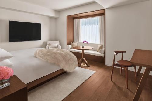 Deluxe King Room with City View