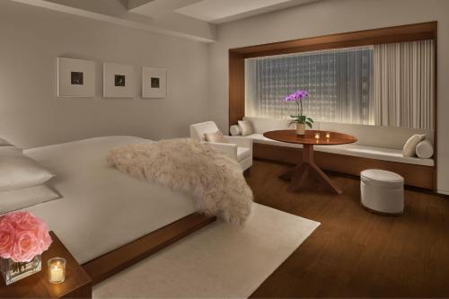 Premier King Room with City View