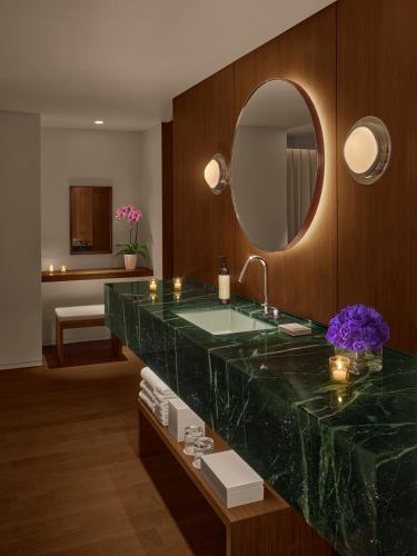 Premiere One-Bedroom King Suite with City View