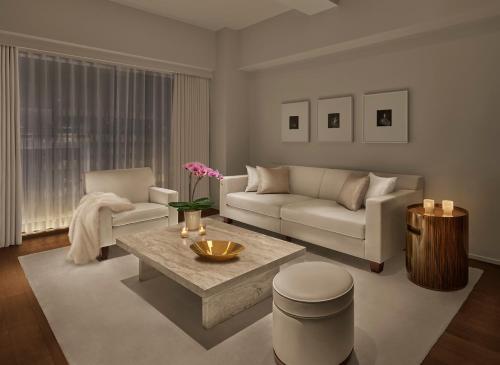 Premiere One-Bedroom King Suite with City View