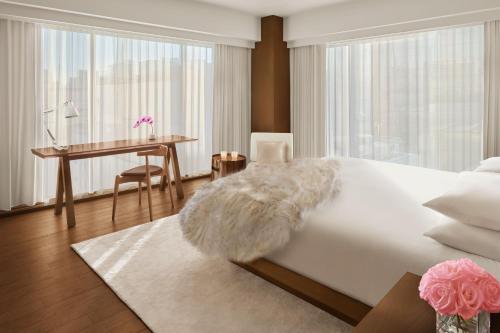 One-Bedroom Penthouse King Suite with City View