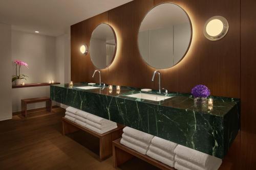 One-Bedroom Penthouse King Suite with City View