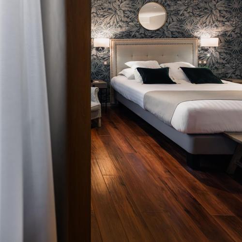 Large Suite
