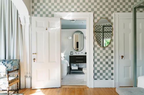 King Room with Garden View