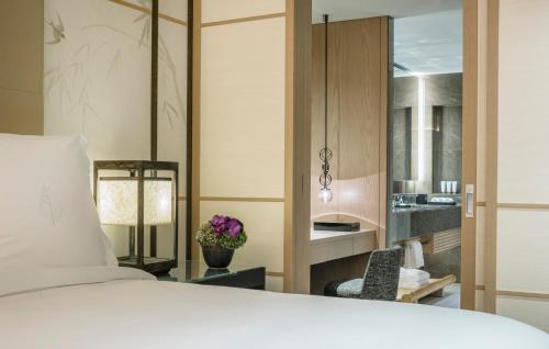 One Bedroom Heritage Garden Suite King