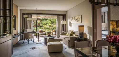 One Bedroom Premier Heritage Garden Suite King