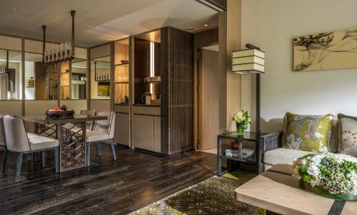 One Bedroom Heritage Garden Residence King