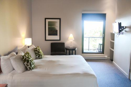 Deluxe King Suite