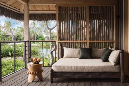 Lagoon View Accessible Two Queens Hale