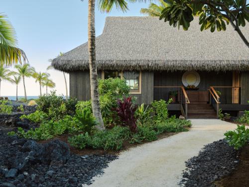 Ocean Front Accessible Two Bedroom Kumukea Kauhale
