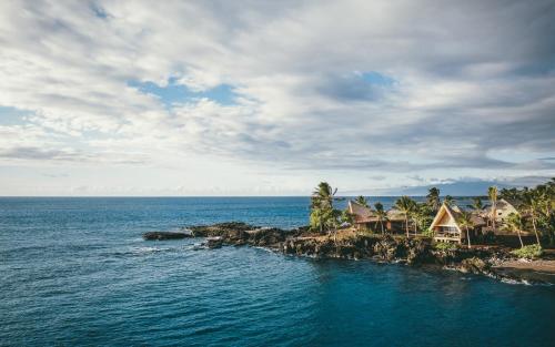 Ocean Front Accessible Two Bedroom Kumukea Kauhale