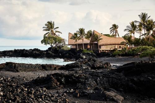 Ocean Front Accessible Two Bedroom Kumukea Kauhale