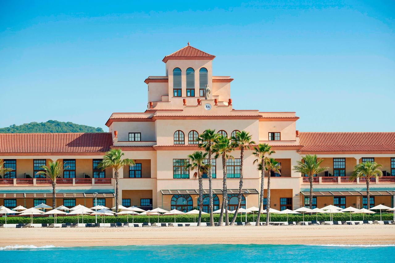 Le Meridien Ra Beach Hotel & Spa