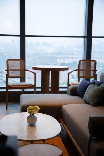 Premier 70 Corner (Premier Corner Room)