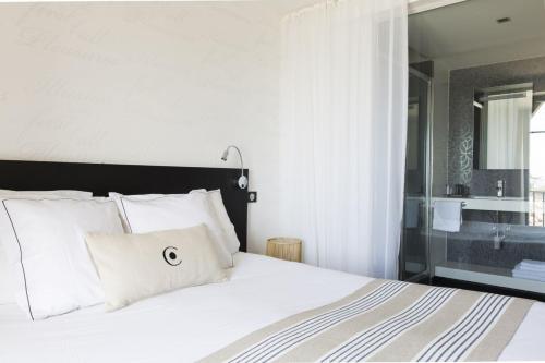 Premium  Double Room with Balcony and Sea View
