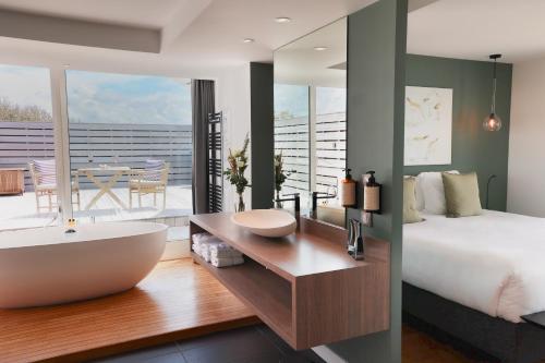 Le Grand Large Panoramic Suite