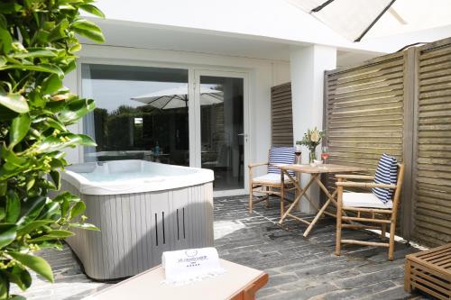 Deluxe Jacuzzi Room