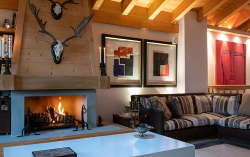 Apartment with Mountain View