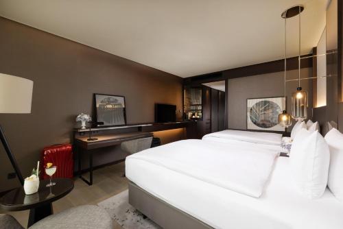 Club Twin Room