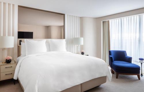 Hyde Park Suite One Bedroom King Bed