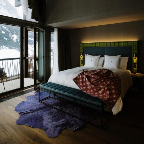 Eiger View Corner Deluxe King Room