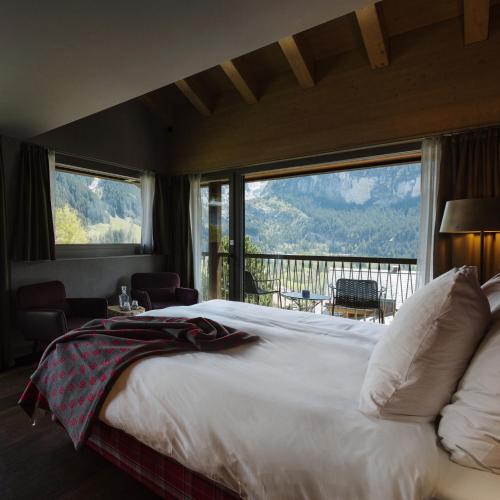 Eiger View Corner Deluxe King Room