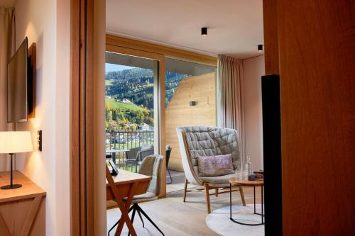 Suite with Mountain View