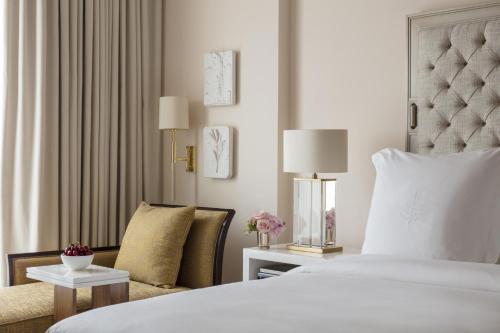 Four Seasons Suite King with Terrace