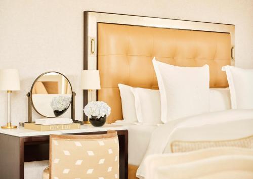 One-Bedroom Penthouse King Suite