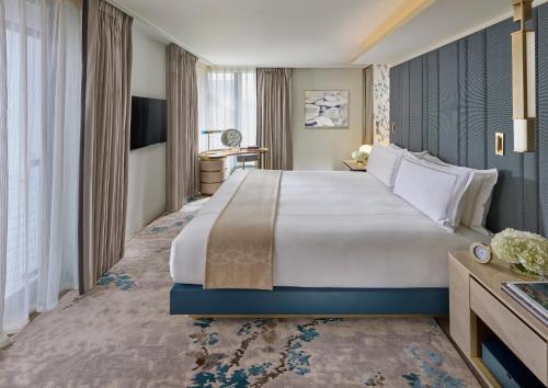 Executive Suite King or Twin