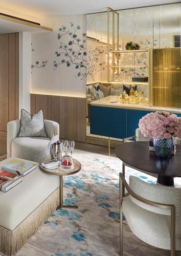 Deluxe Suite King or Twin