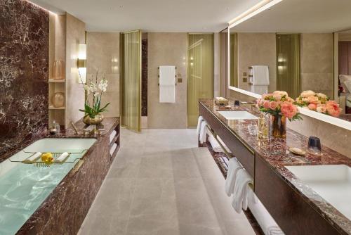Mayfair Suite King