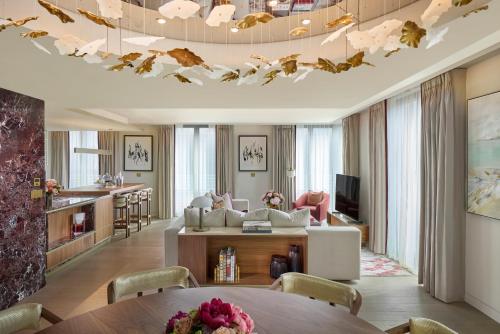 Mayfair Suite King