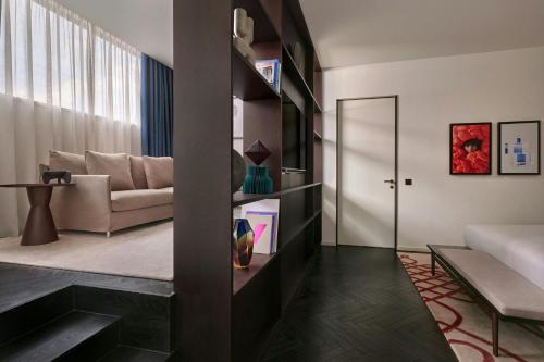 One-Bedroom Contemporary Junior King Suite 