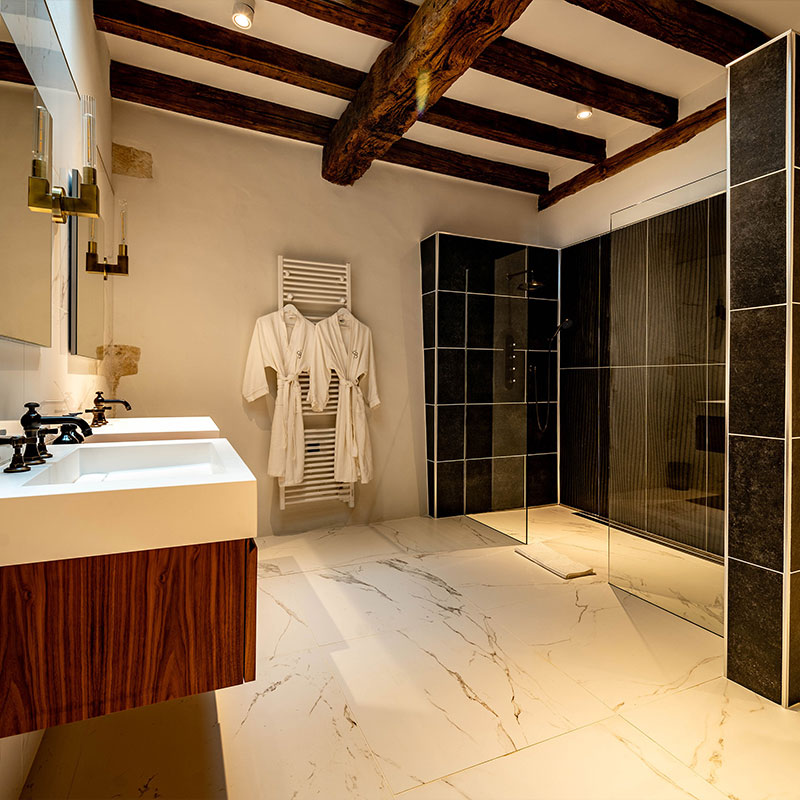 Renoir Executive Suite