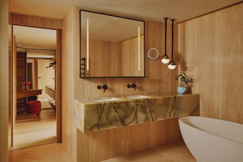 Balcony Park Suite
