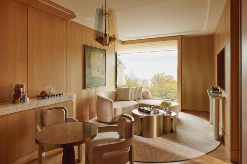 Corner Park Suite