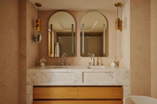 Hyde Park Balcony Suite