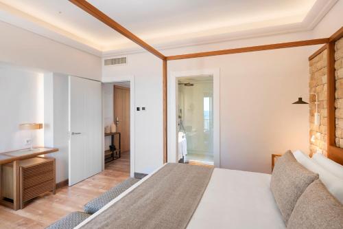 Sea Front Panoramic Suite