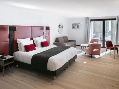 Suite with One King Bed or Two Single Beds and Terrace - Sea Front