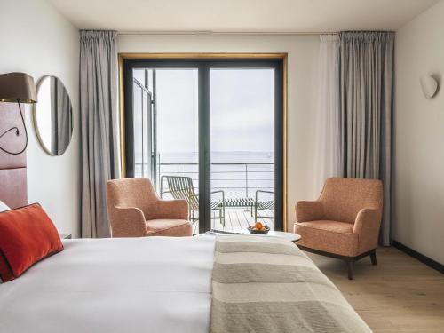 Suite with One King Bed or Two Single Beds and Terrace - Sea Front