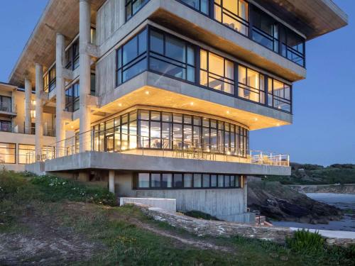 Suite with One Queen Bed and Living Room - Beach Front