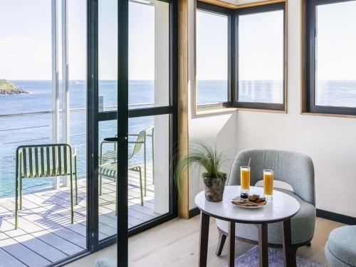 Two-Bedroom Suite with One King Bed or Two Single Beds with Terrace - Sea Front