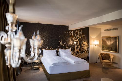 Golden Roof Suite 