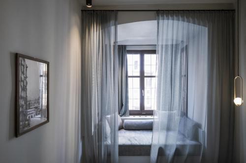 Medium Double Room with Golden Roof View