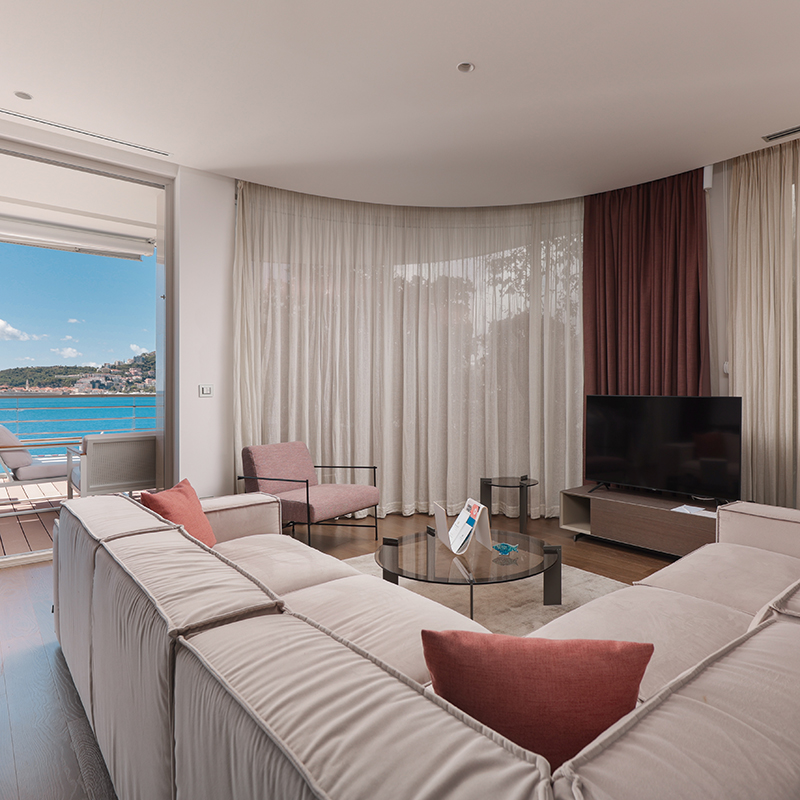 Three-bedroom Residence Sea View