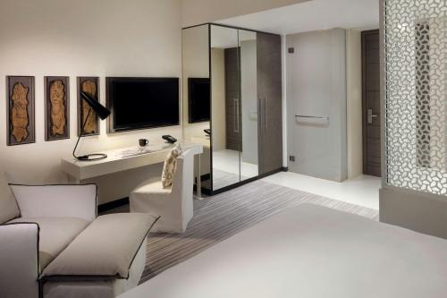 Deluxe King Room with Pool View