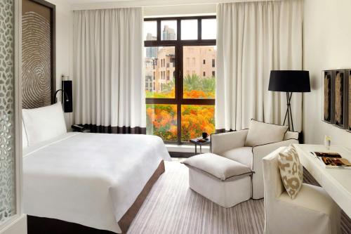 Premier King Room with City View